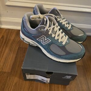 New Balance 2002R Sz 9